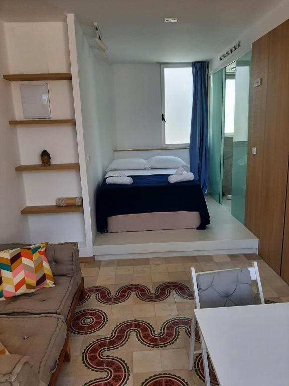 A bed or beds in a room at Bonito estudio en el centro de Valencia