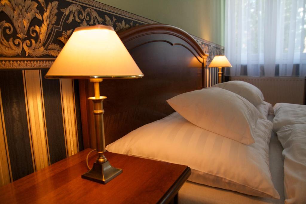 Postel nebo postele na pokoji v ubytování Platán Hotel