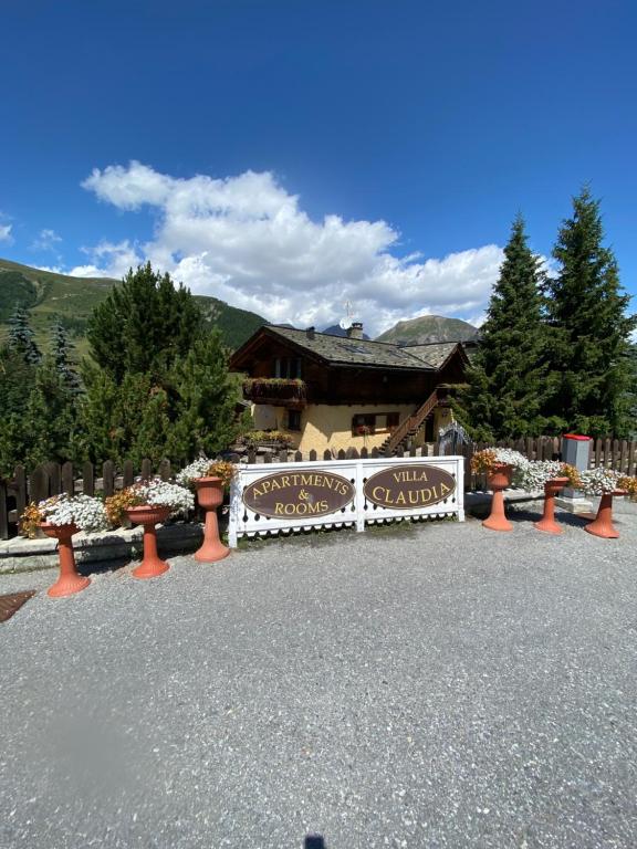 Nespecifikovaný výhled na hory nebo výhled na hory při pohledu z aparthotelu