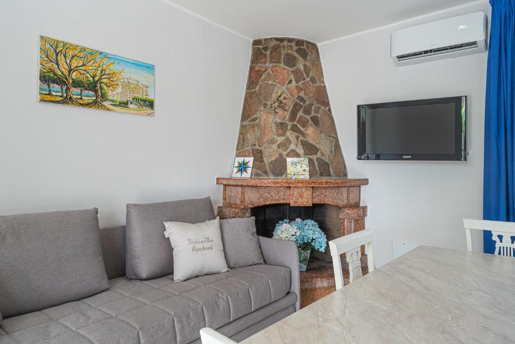 Televízia a/alebo spoločenská miestnosť v ubytovaní Stabiaeflor Apartment
