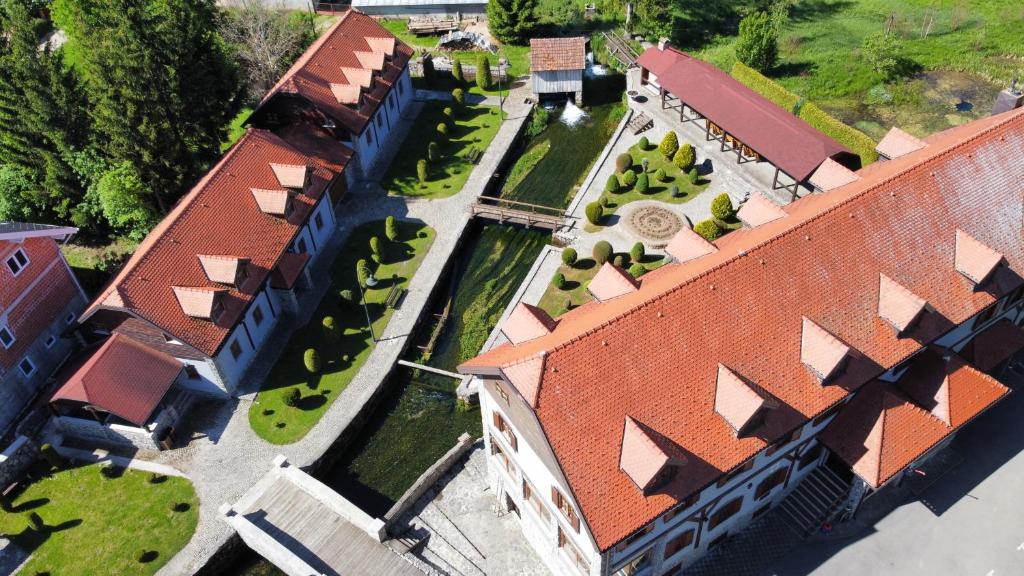 Letecký snímek ubytování Hotel Gacka