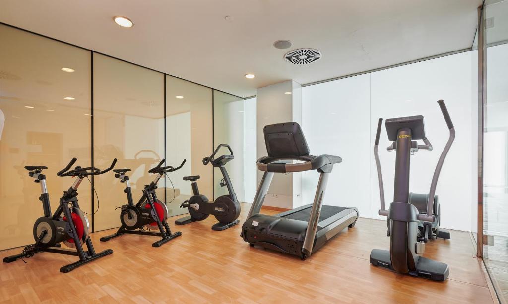 The fitness centre and/or fitness facilities at Hipotels Cala Millor Park