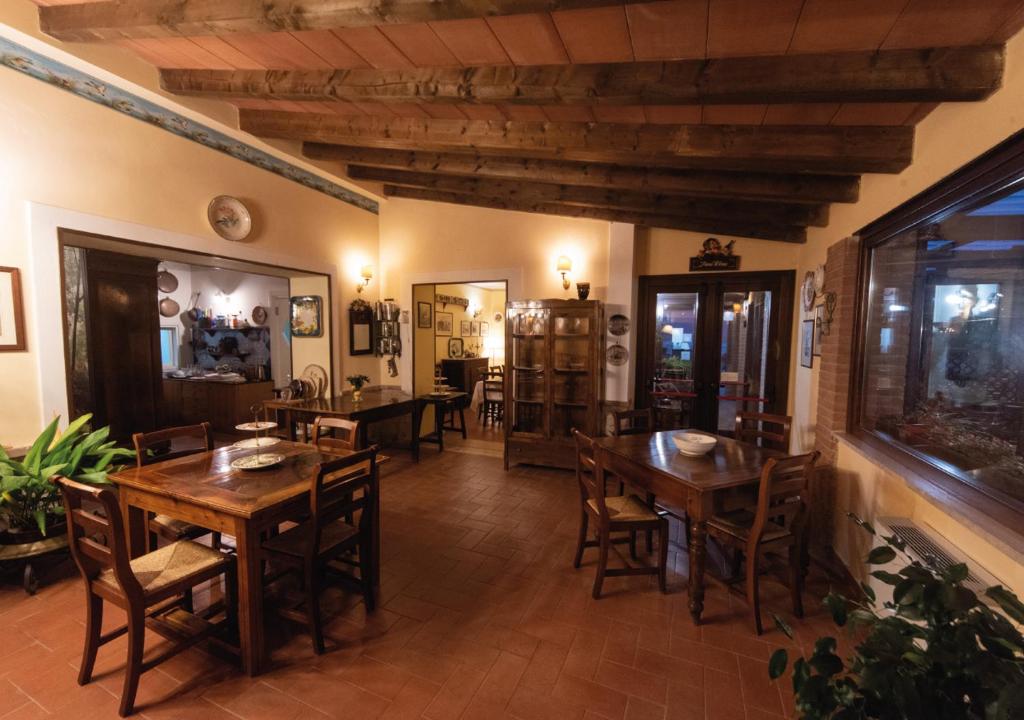 Restauracja lub miejsce do jedzenia w obiekcie Il Sorgituro - Agriturismo