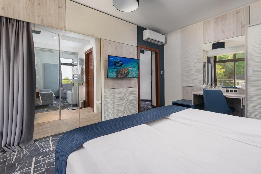 Postel nebo postele na pokoji v ubytování Hotel Faleza - z widokiem na morze