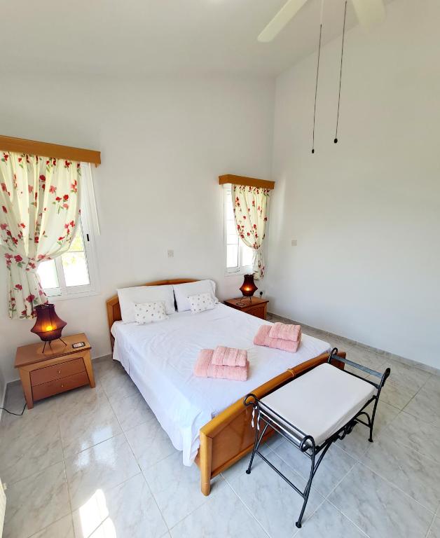Postel nebo postele na pokoji v ubytování Villa Elysium, 3 bedrooms, pool, sea view & wifi
