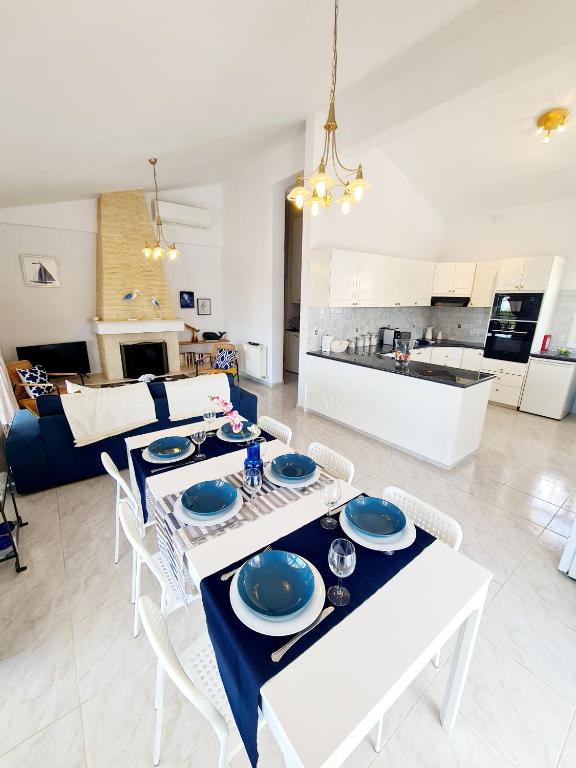 Kuchyň nebo kuchyňský kout v ubytování Villa Elysium, 3 bedrooms, pool, sea view & wifi