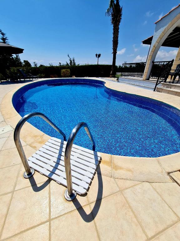 Bazén v ubytování Villa Elysium, 3 bedrooms, pool, sea view & wifi nebo v jeho okolí