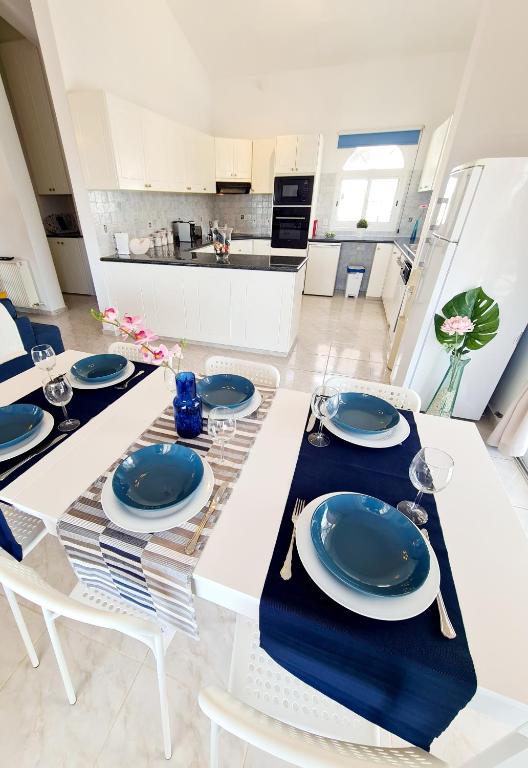 Kuchyň nebo kuchyňský kout v ubytování Villa Elysium, 3 bedrooms, pool, sea view & wifi