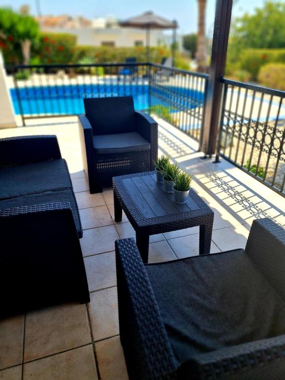 Bazén v ubytování Villa Elysium, 3 bedrooms, pool, sea view & wifi nebo v jeho okolí