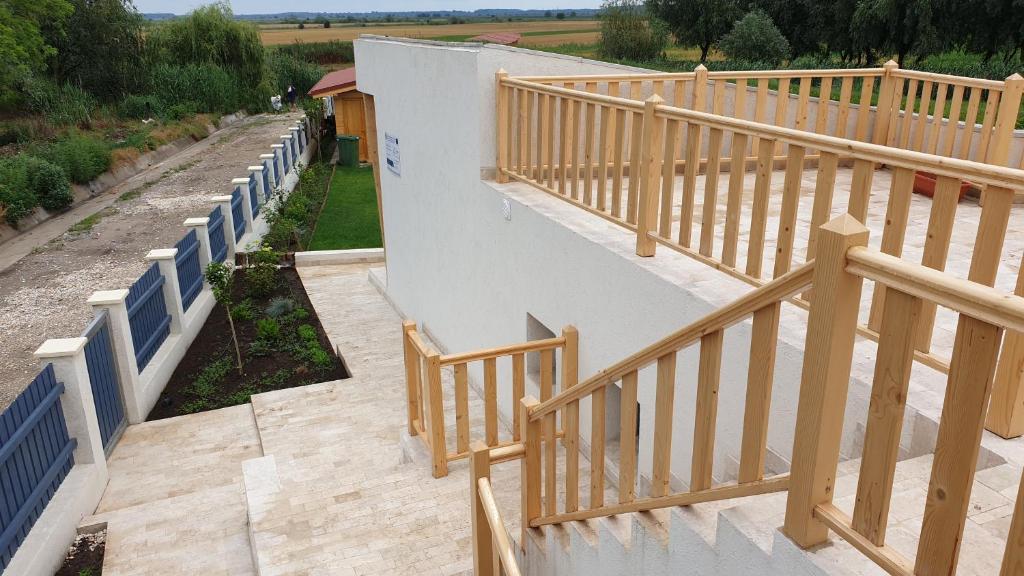 Balkón nebo terasa v ubytování Pensiunea NEST
