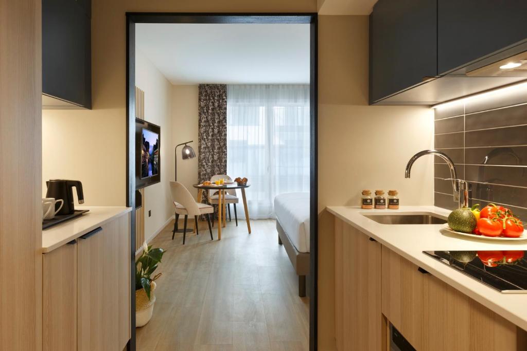 Kuchyň nebo kuchyňský kout v ubytování Citadines Eurometropole Strasbourg