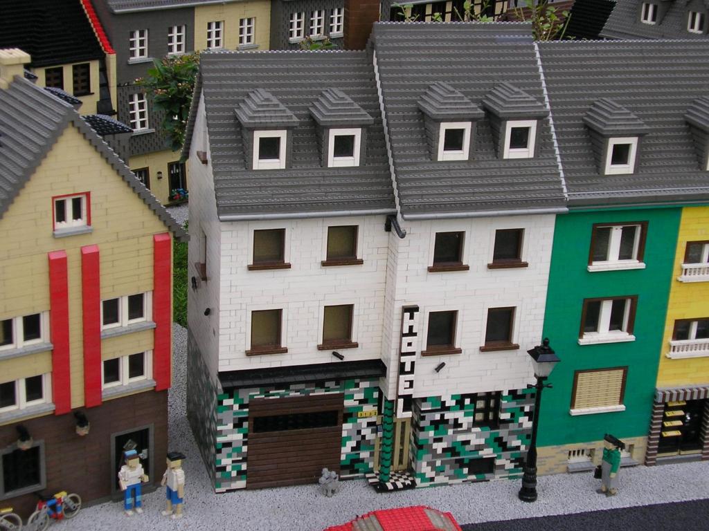 a model of a house with people standing in front of it at Hotel Hübler in Frankfurt/Main