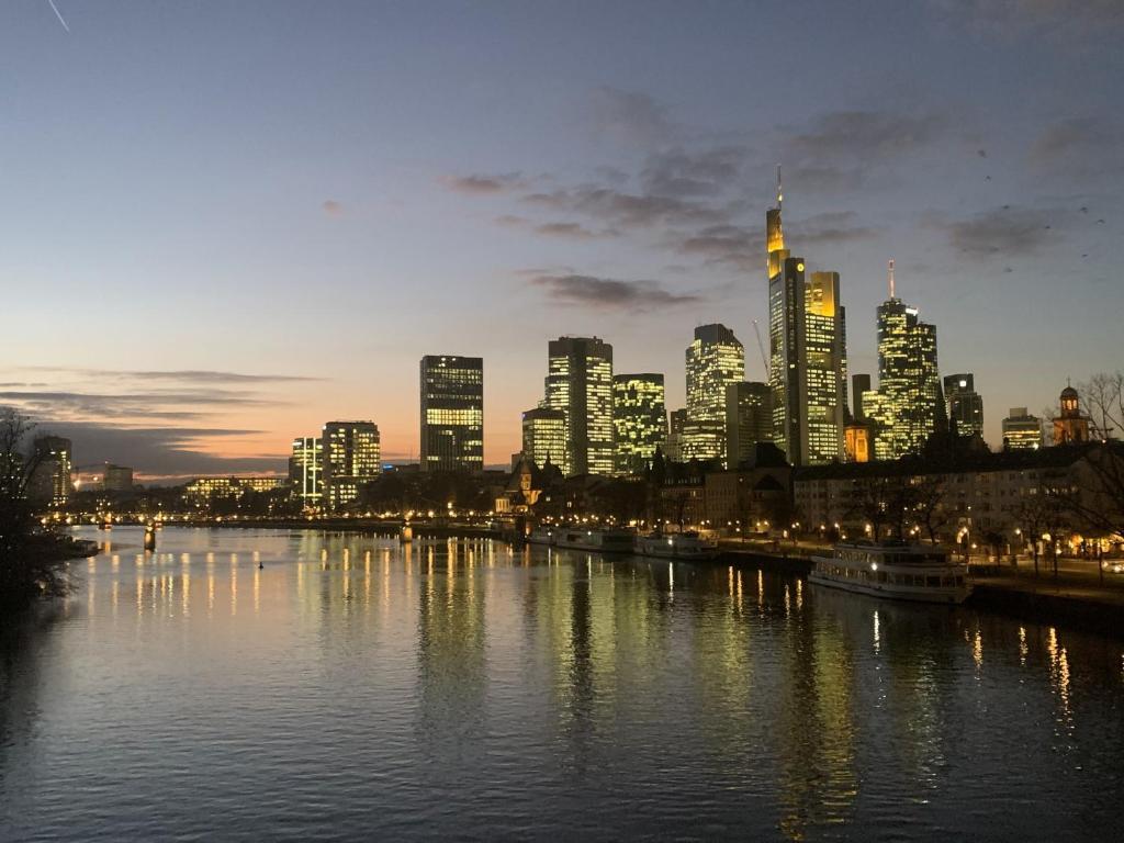 Nespecifikovaný výhled na destinaci Frankfurt nad Mohanem nebo výhled na město při pohledu z hotelu