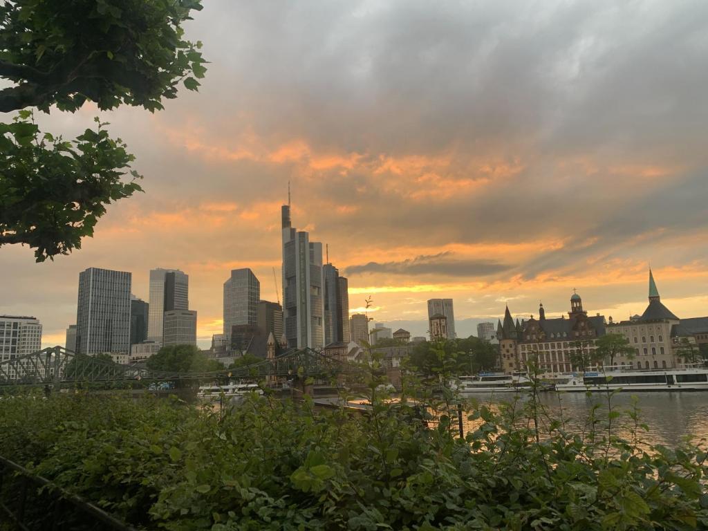 Nespecifikovaný výhled na destinaci Frankfurt nad Mohanem nebo výhled na město při pohledu z hotelu