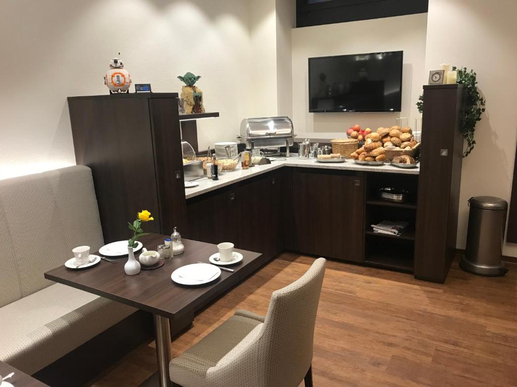Kuchyň nebo kuchyňský kout v ubytování Hotel Hübler