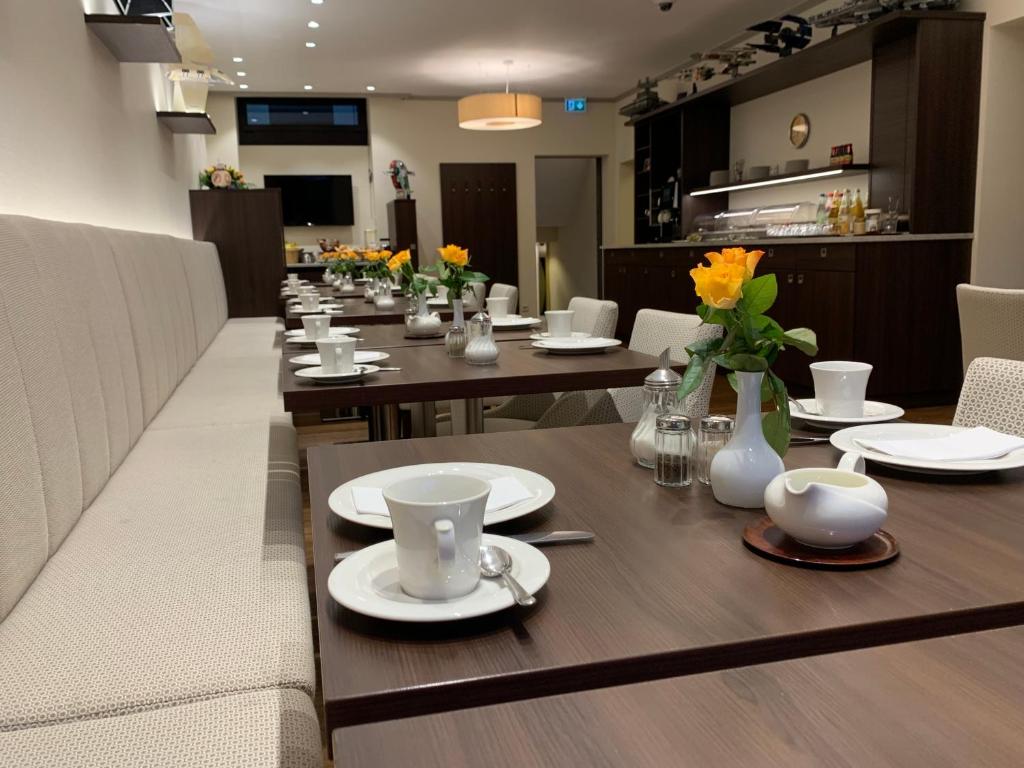 Kuchyň nebo kuchyňský kout v ubytování Hotel Hübler