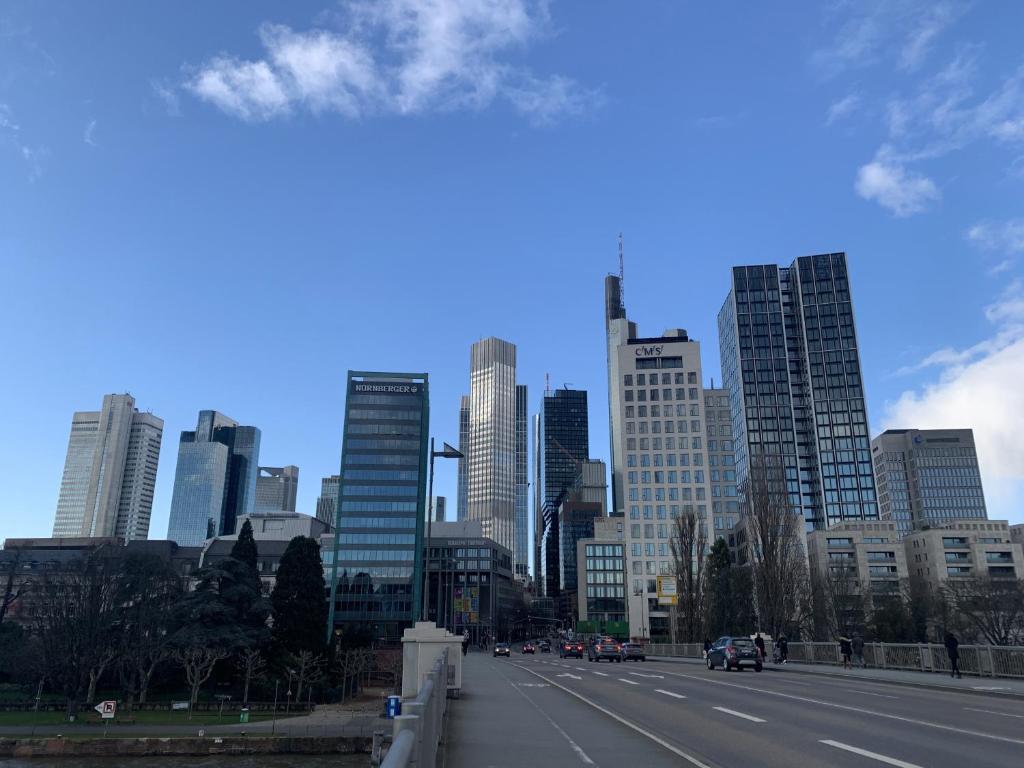 Nespecifikovaný výhled na destinaci Frankfurt nad Mohanem nebo výhled na město při pohledu z hotelu