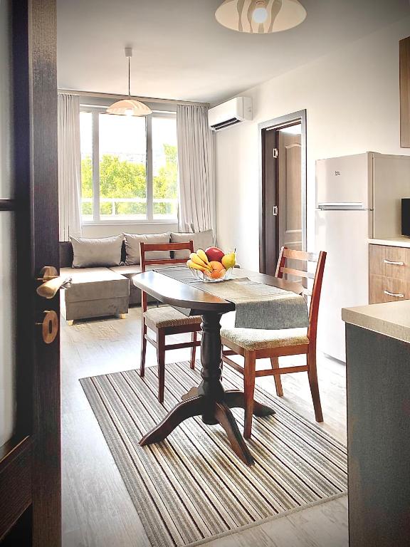 Cozy & Modern 1BR Apart for 4 guests next to Medical University & Free parking - Apartamento De Una Habitación