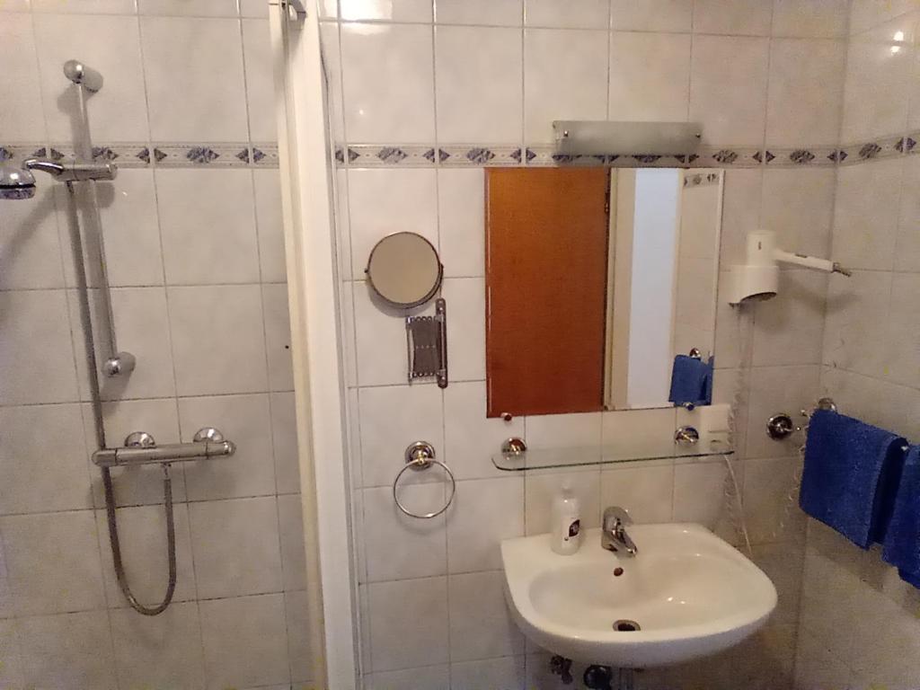 Kúpeľňa v ubytovaní Haus Edelweiss Mölltal