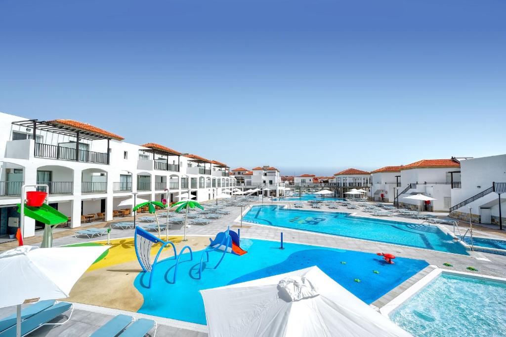 The swimming pool at or close to Broncemar Beach Suites