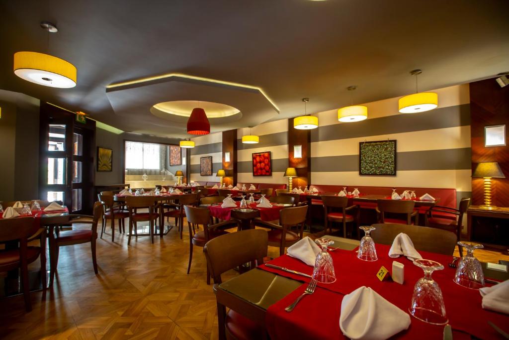 TV a/nebo společenská místnost v ubytování Hotel Atlantic Agdal