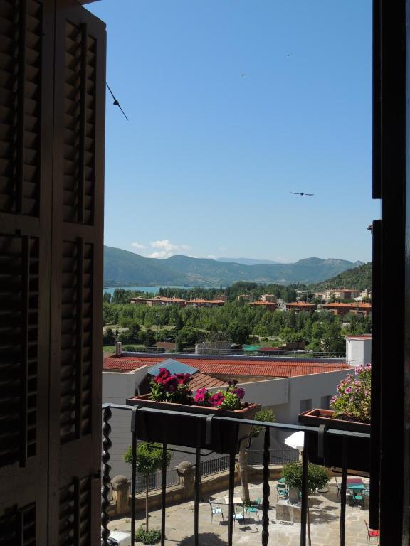 Vista general de una montaña o vista desde el hostal o pensión 