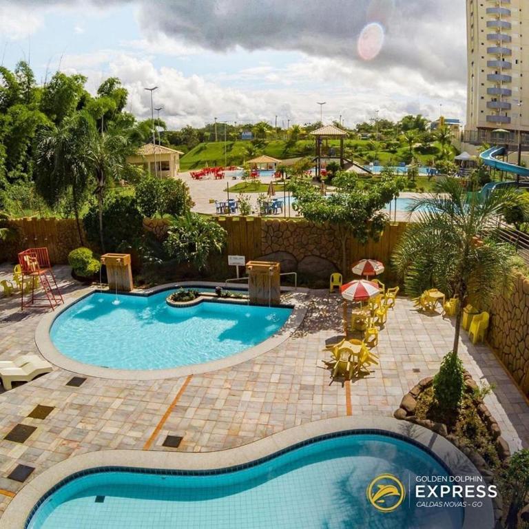 A piscina localizada em GOLDEN DOLPHIN Resort - Grand & Express - Caldas Novas - COM TV A CABO - Aguas Termais ou nos arredores