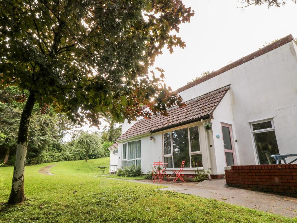 Beau's Bungalow, Callington (updated prices 2024)