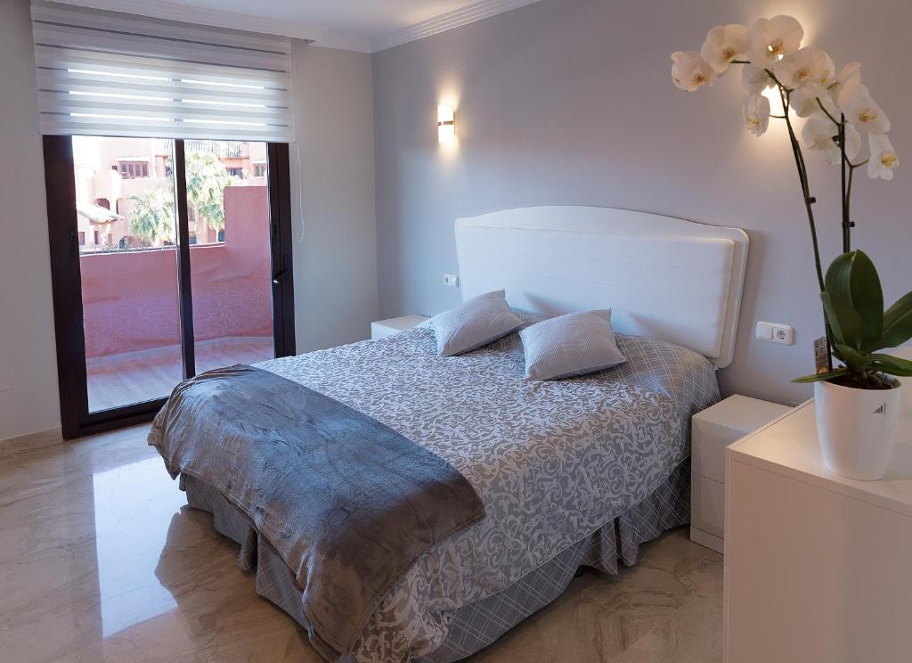 Postel nebo postele na pokoji v ubytování Marina Luxury Apartment
