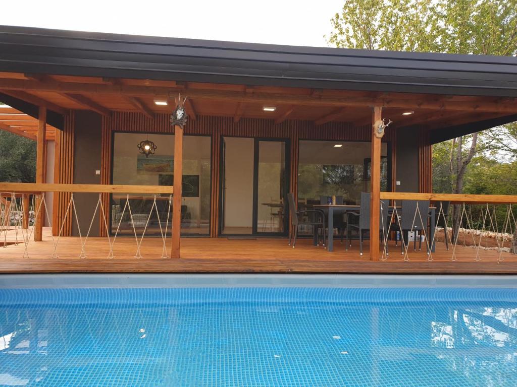 Bazén v ubytování Luxury mobile villa Melody nebo v jeho okolí