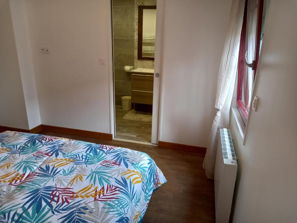 Chez Jojo à St fraimbault - Three-Bedroom House