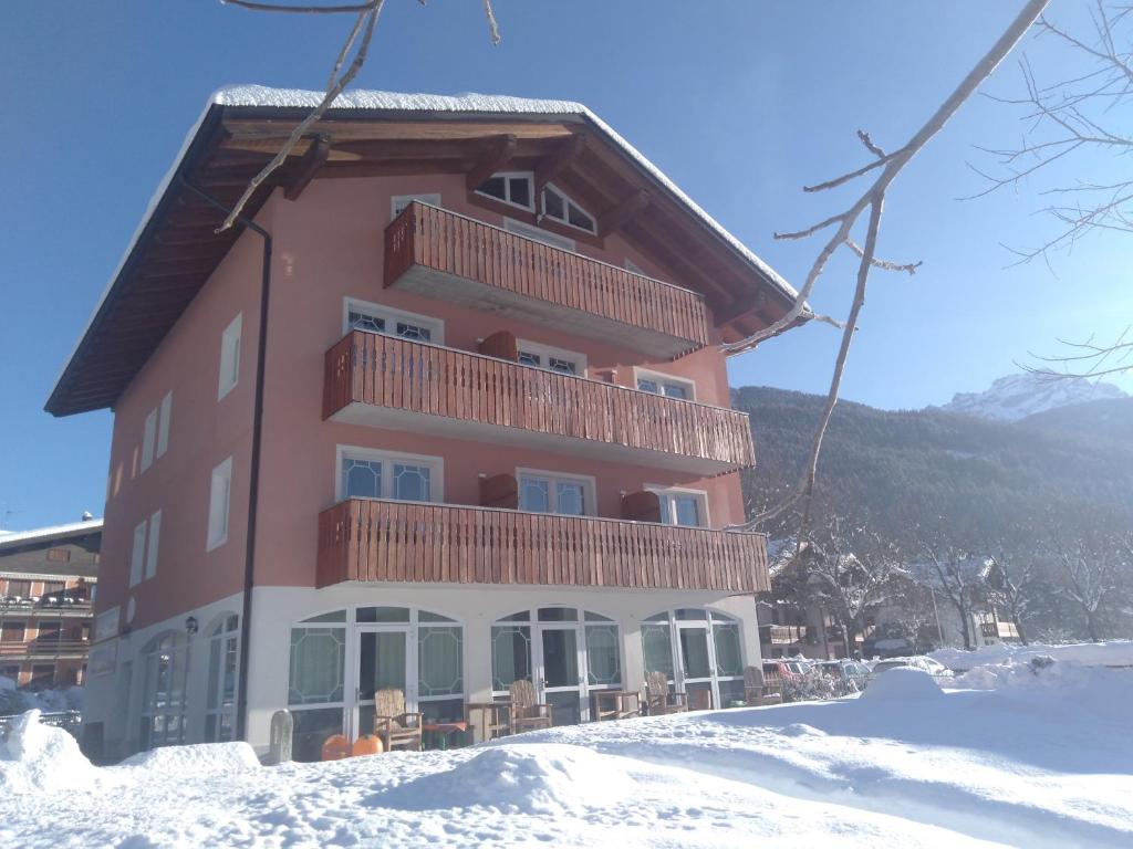 Nespecifikovaný výhled na hory nebo výhled na hory při pohledu z hotelu
