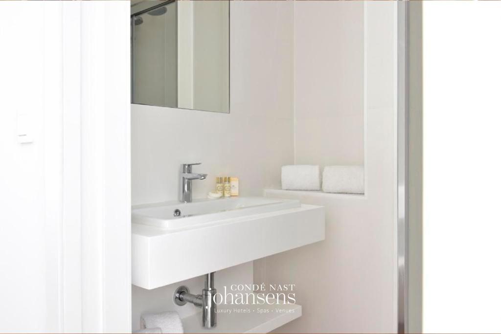 Casa Melo Alvim - by Unlock Hotels - Resim 17
