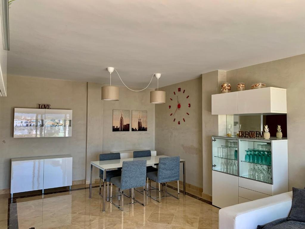 A kitchen or kitchenette at SEA & CASTILLO VIEW