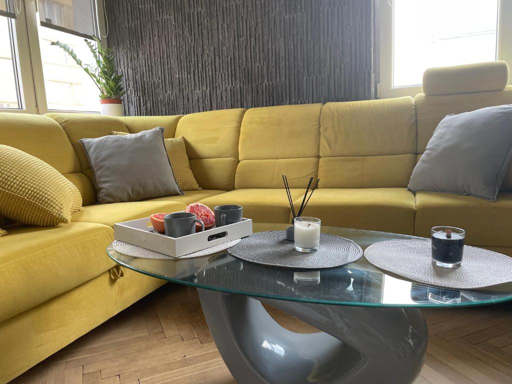 Posedenie v ubytovaní Grey Gucci Apartment City Center