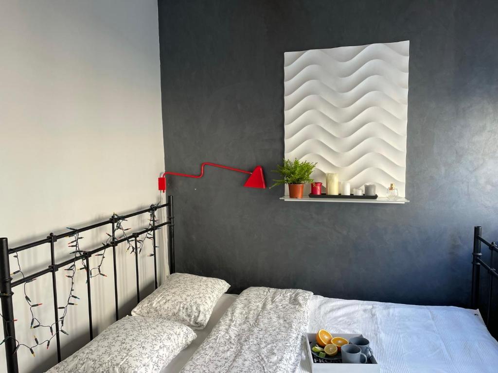 Posteľ alebo postele v izbe v ubytovaní Grey Gucci Apartment City Center