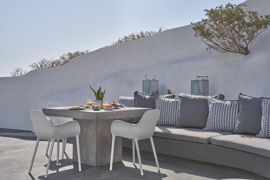 Balkón nebo terasa v ubytování Topos Exclusive Santorini