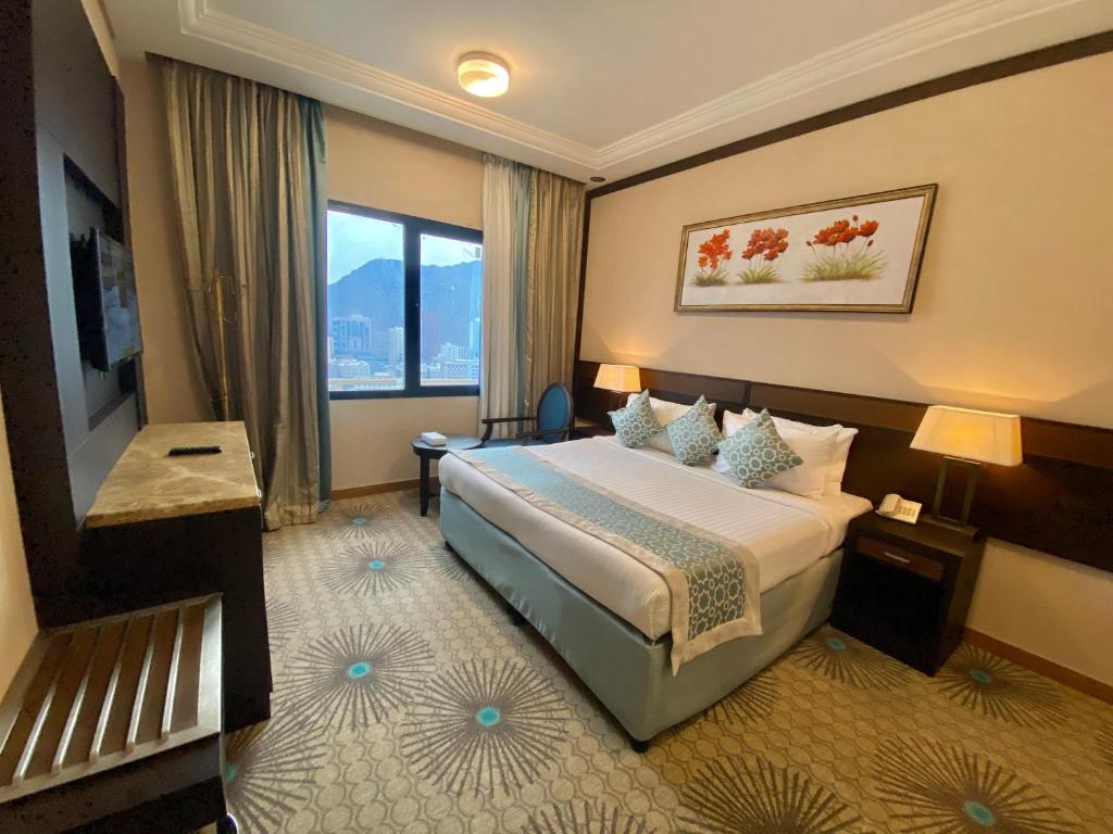 Postel nebo postele na pokoji v ubytování Afraa Hotel Al Aziziya