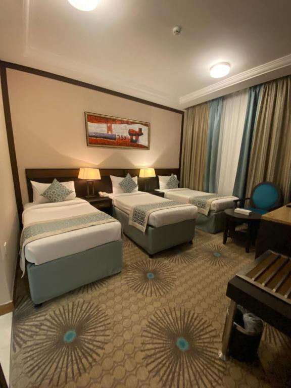 Postel nebo postele na pokoji v ubytování Afraa Hotel Al Aziziya