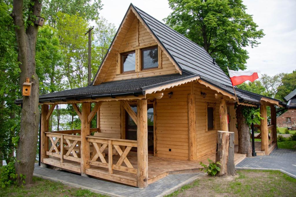 Tòa nhà nơi nhà gỗ tọa lạc