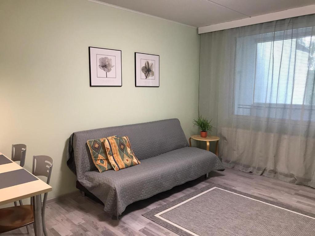 Spacious 1bdrm apartment near metro. Free parking - One-Bedroom Apartment