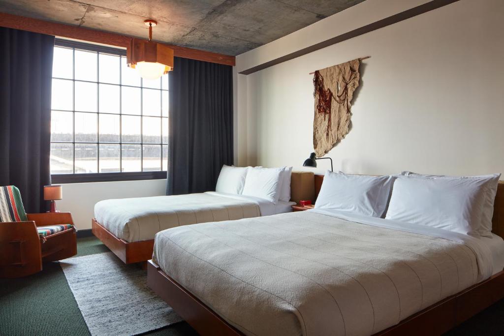 Postel nebo postele na pokoji v ubytování Ace Hotel Brooklyn