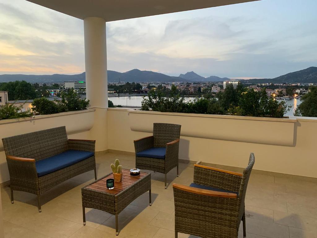 A general mountain view or a mountain view taken from Az apartmant