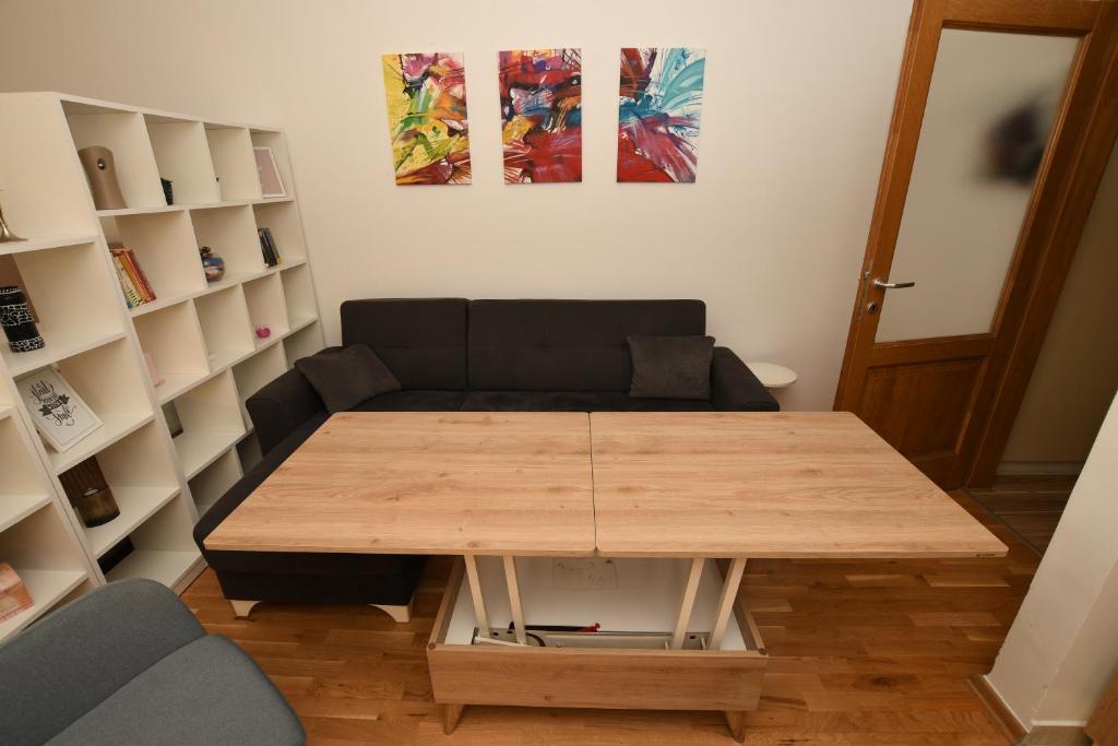 Prostor za sedenje u objektu Sky Way Studio Apartment
