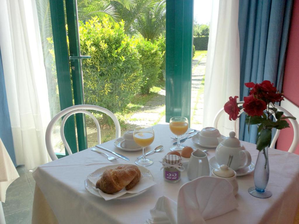 a table with a white table cloth and eggs and food at Hotel Turandot in Torre del Lago Puccini