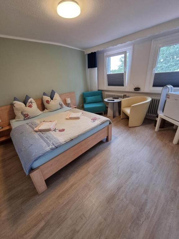 Postel nebo postele na pokoji v ubytování Hotel Norden Norddeich