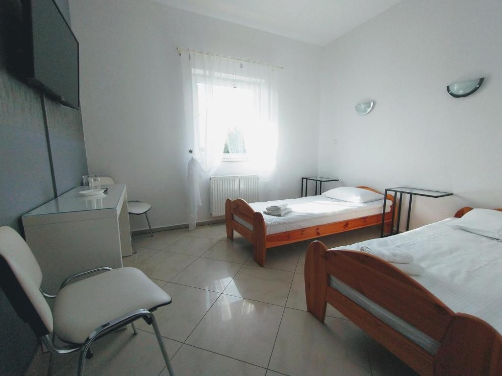 Żółta Walizka Gościniec - Standard Twin Room