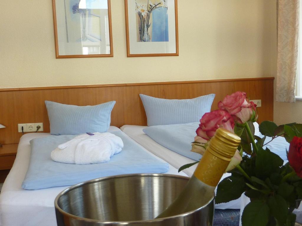 Postel nebo postele na pokoji v ubytování Marin Hotel Sylt GmbH