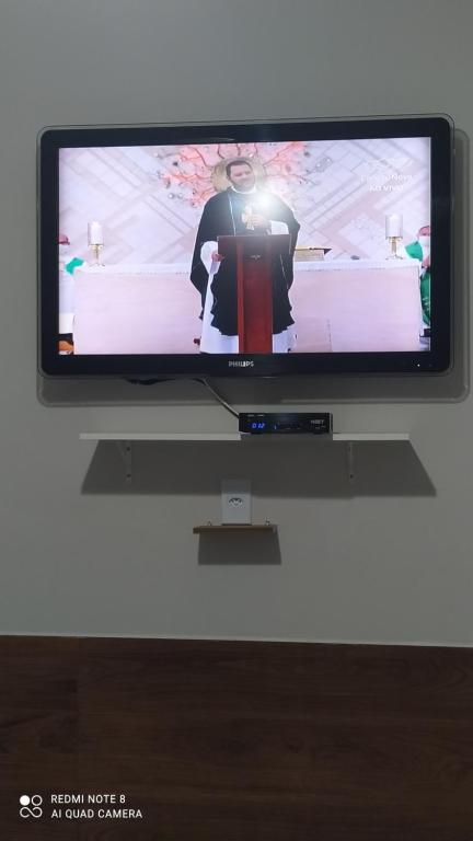 TV a/nebo společenská místnost v ubytování Pousada Quarto com frigobar,ar e garagem gratuita