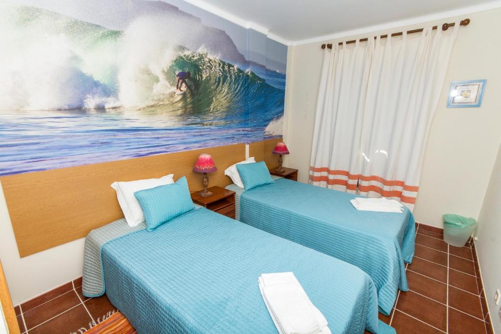 Posezení v ubytování Supertubos Beach Hostel